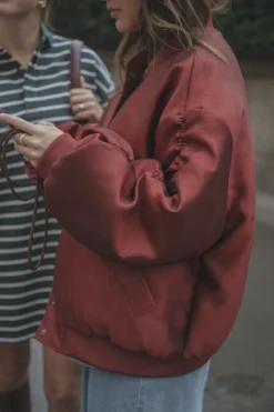 Les Soeurs Bomber met volants Reese Bordeaux Hot