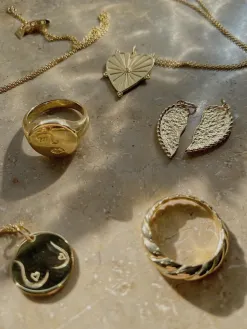Les Soeurs Charms Rika Broken Heart Gold Hot
