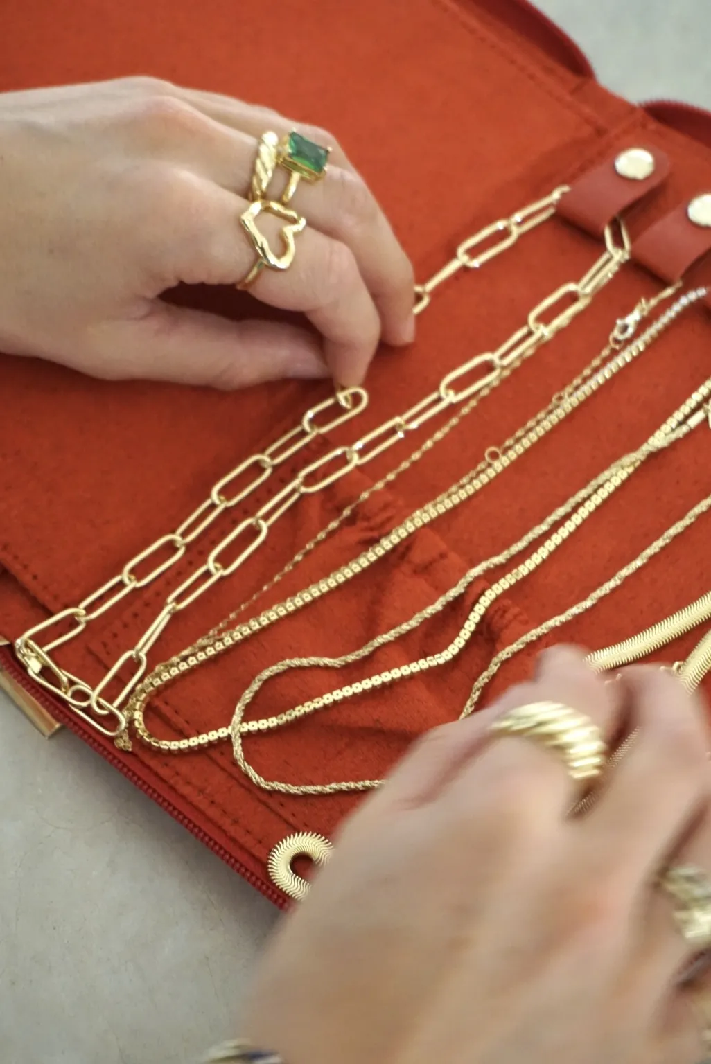 Les Soeurs Juwelen Case Mae Red Fashion