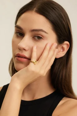 Les Soeurs Pinky Ring Ginette Oval Gold Fashion