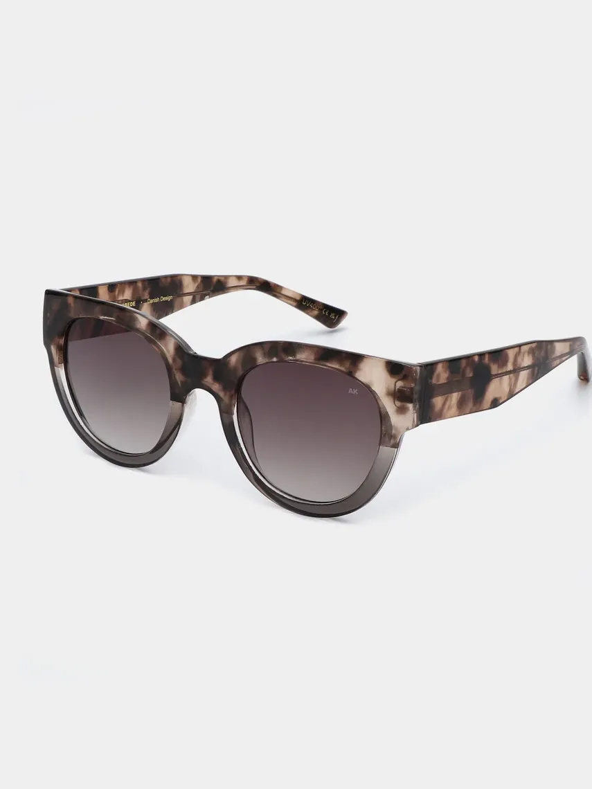 A.Kjaerbede Zonnebril Lilly Coquina Discount
